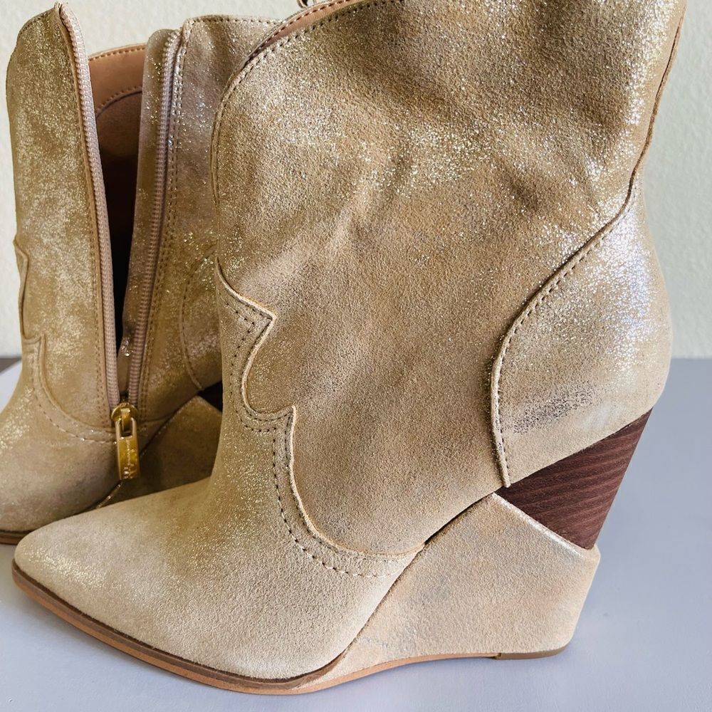 EUC.  Champagne Gold shimmer Jessica Simpson heeled boot.